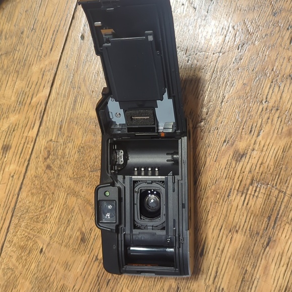 Cannon Sure Shot 76 Zoom Film Camera - Picture 4 of 6